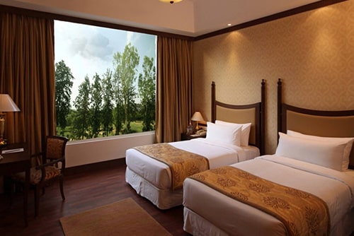 Rooms with Modern Amenities in Chhatarpur, New Delhi